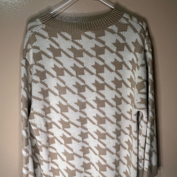 Princess Polly Tan and White Houndstooth Sweater - Picture 3 of 3